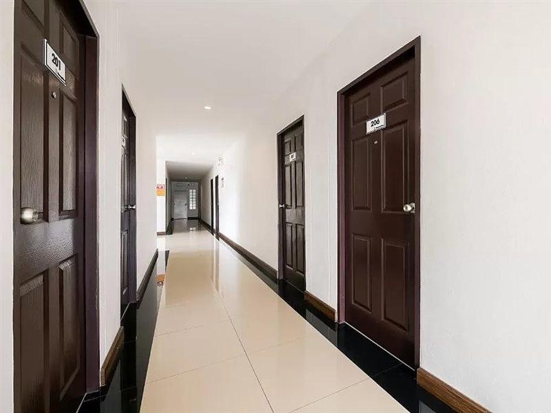 Oyo 350 Mae Saeng Place Si Racha Esterno foto