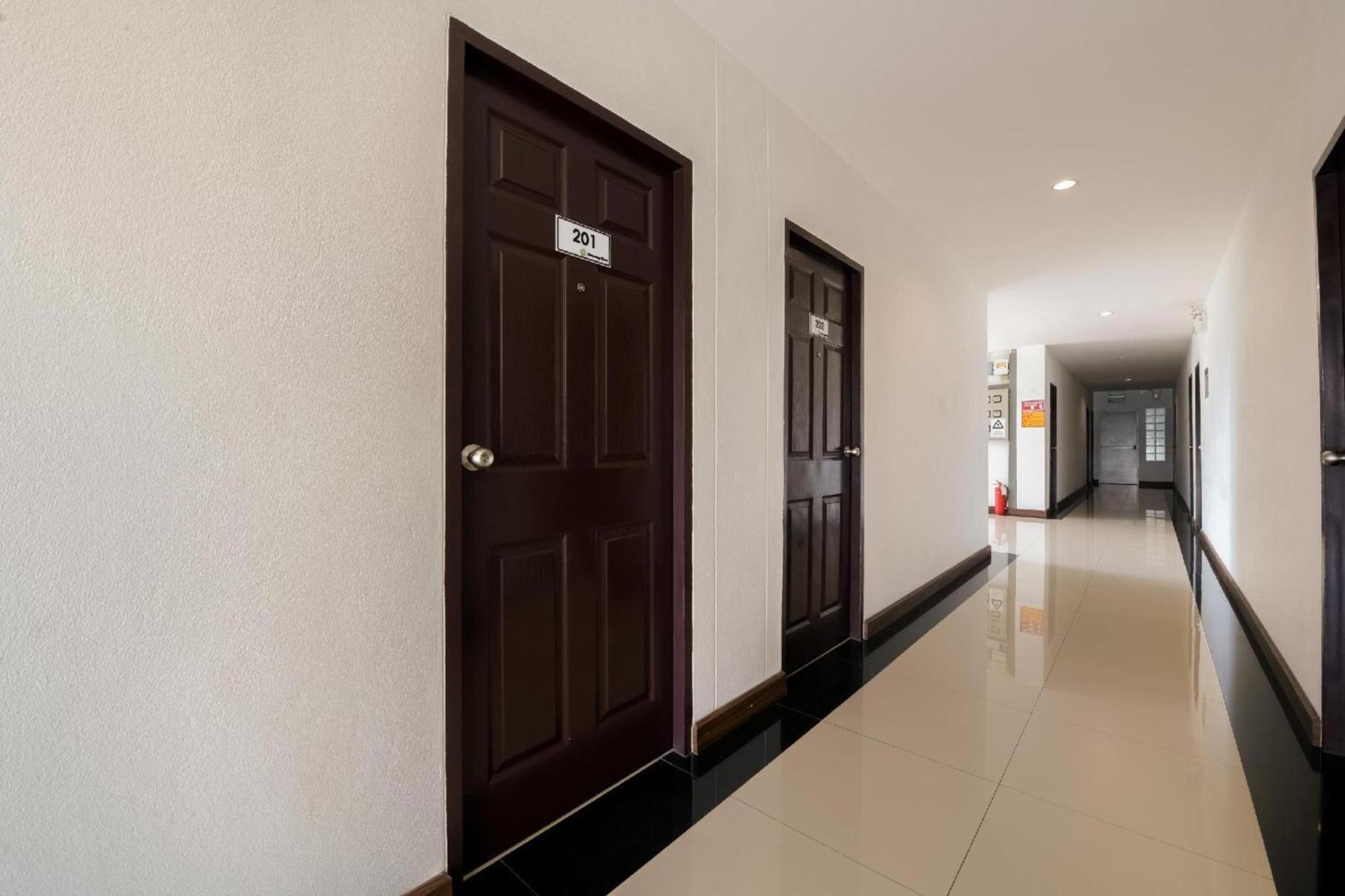 Oyo 350 Mae Saeng Place Si Racha Esterno foto